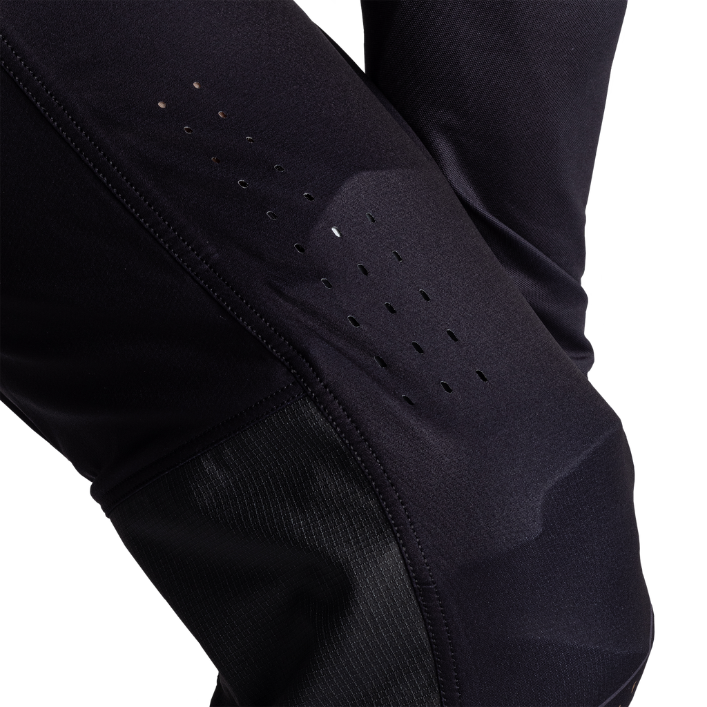 CALCAS LEATT 5.5 IKS PRETO - M - 5026000222