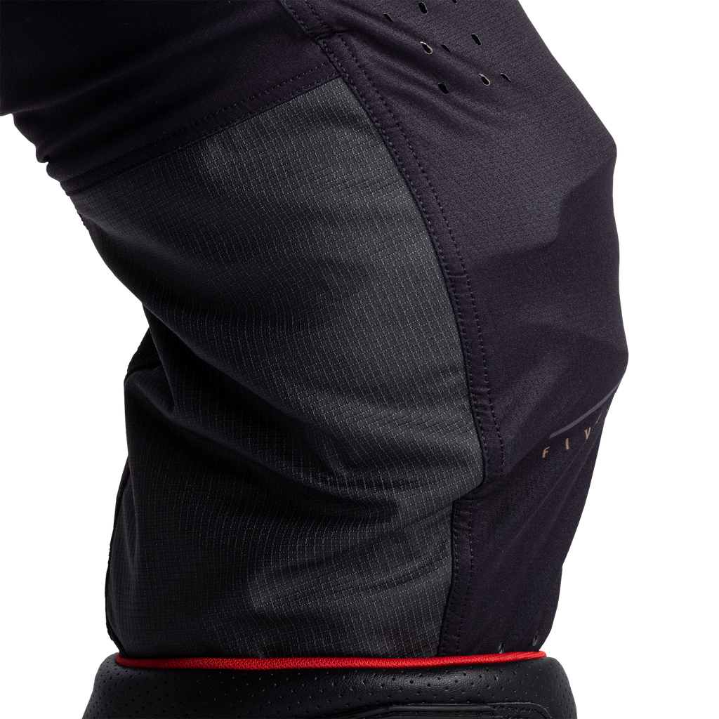 CALCAS LEATT 5.5 IKS PRETO - XL - 5026000224