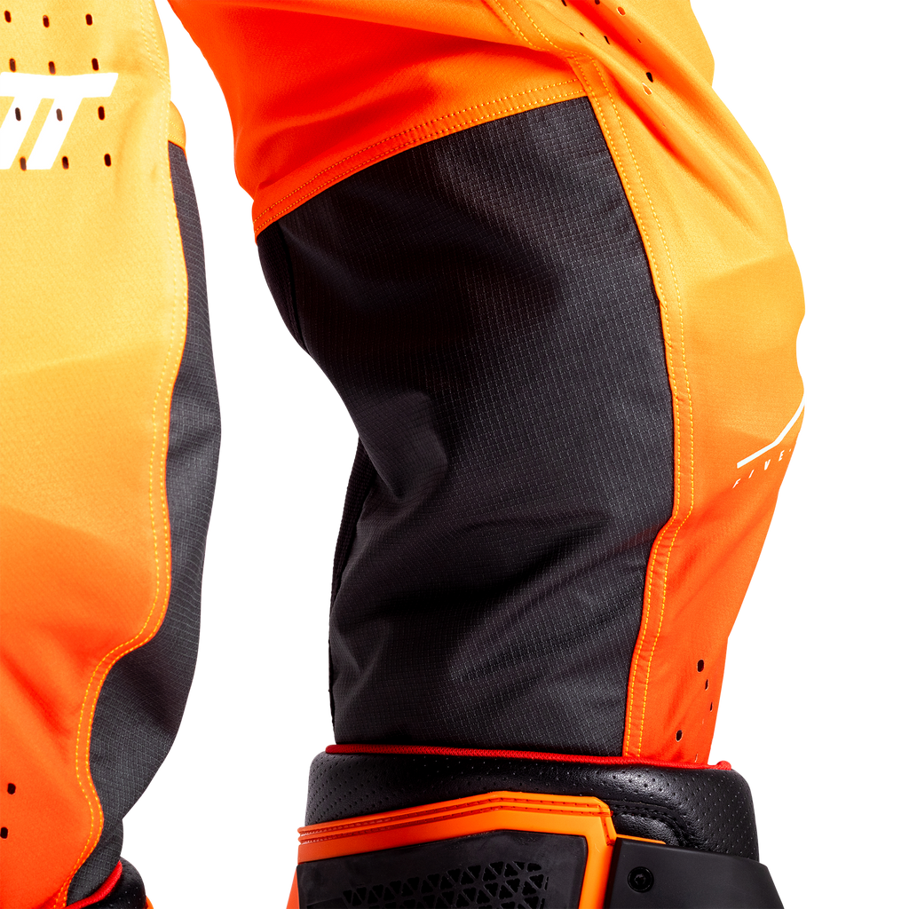 CALCAS LEATT 5.5 IKS LARANJA - M - 5026000242