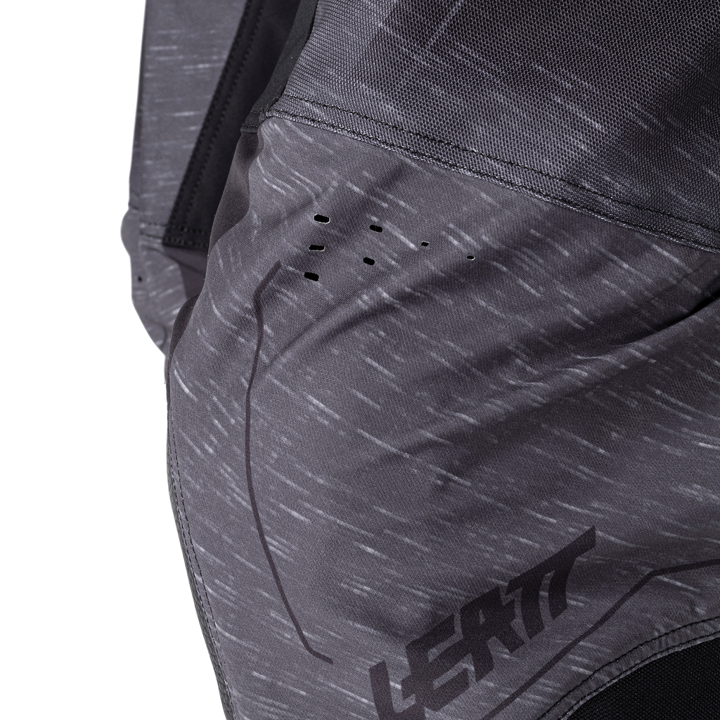 CALCAS LEATT 4.5 STEALTH PRETO/CINZA - XL - 5026000664