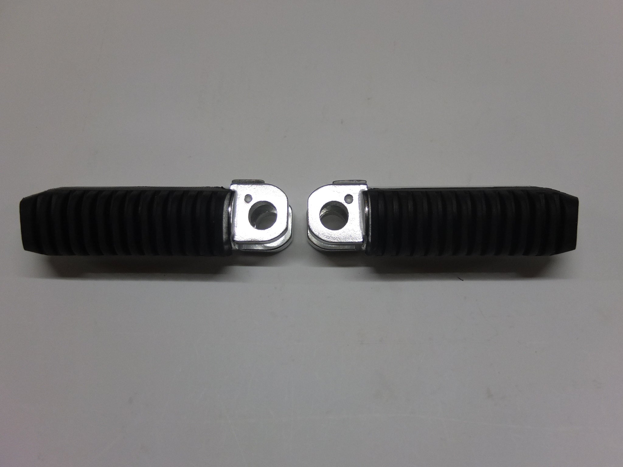 POUSA PES FRENTE GSX600/750