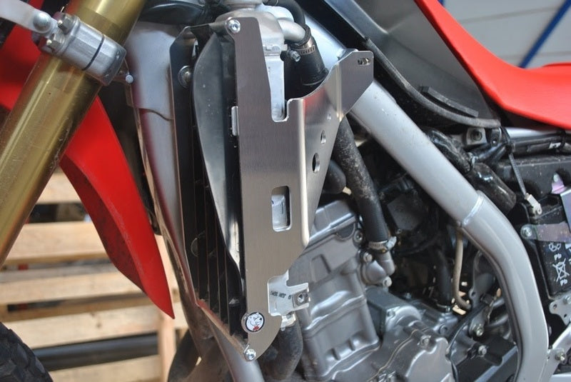 AXP RADIATOR BRACES RED