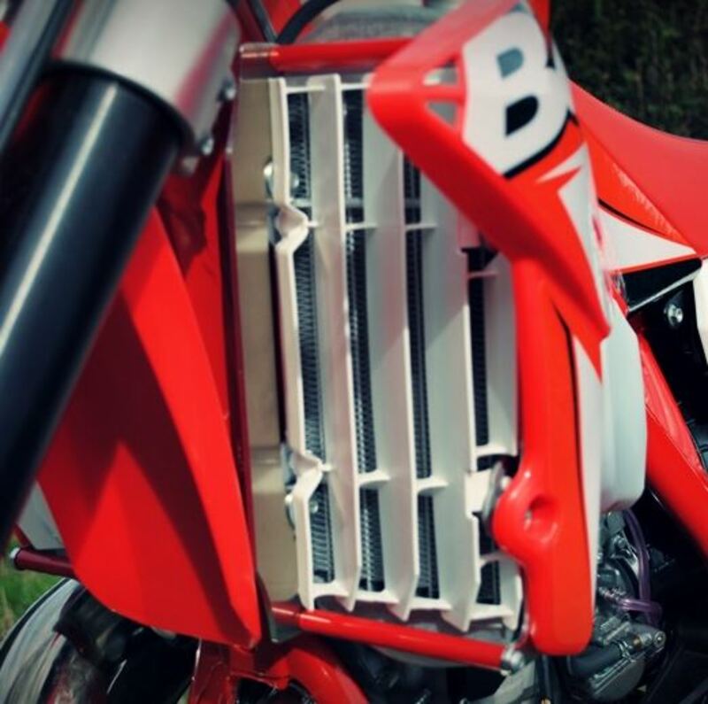 AXP RADIATOR BRACES RED
