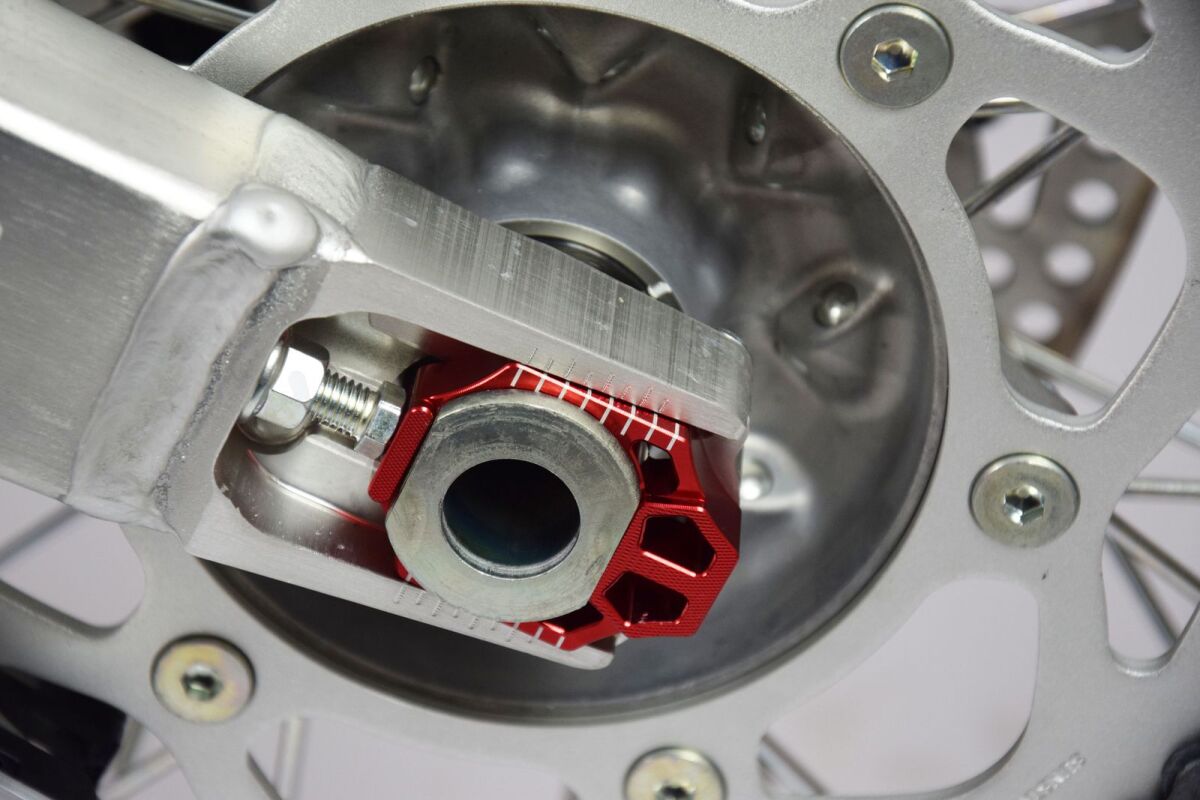 AXLE BLOCK HONDA RED