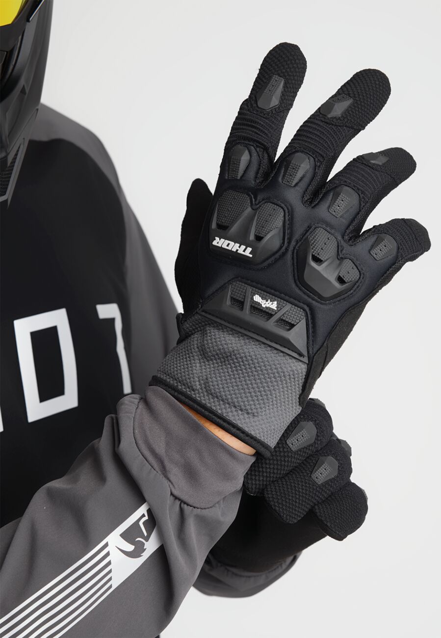 GLOVE TERRAIN BLACK/CHARCOAL 2